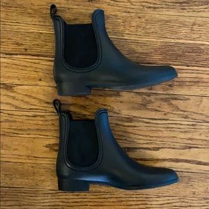 Report Chelsea Boots